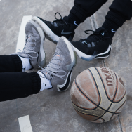 Sports shoes